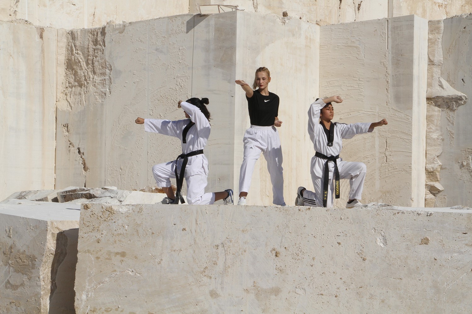 Les joueurs nationaux de taekwondo s'entraînent sur des travertins vieux de plusieurs millions d'années